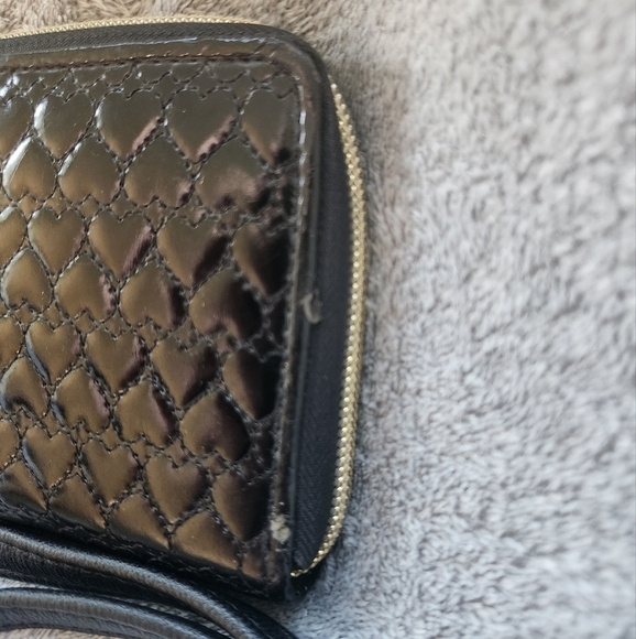 Betsey Johnson Black and Pink Quilted Crossbody Bag And XOXO Heart Wristlet - Picture 10 of 13